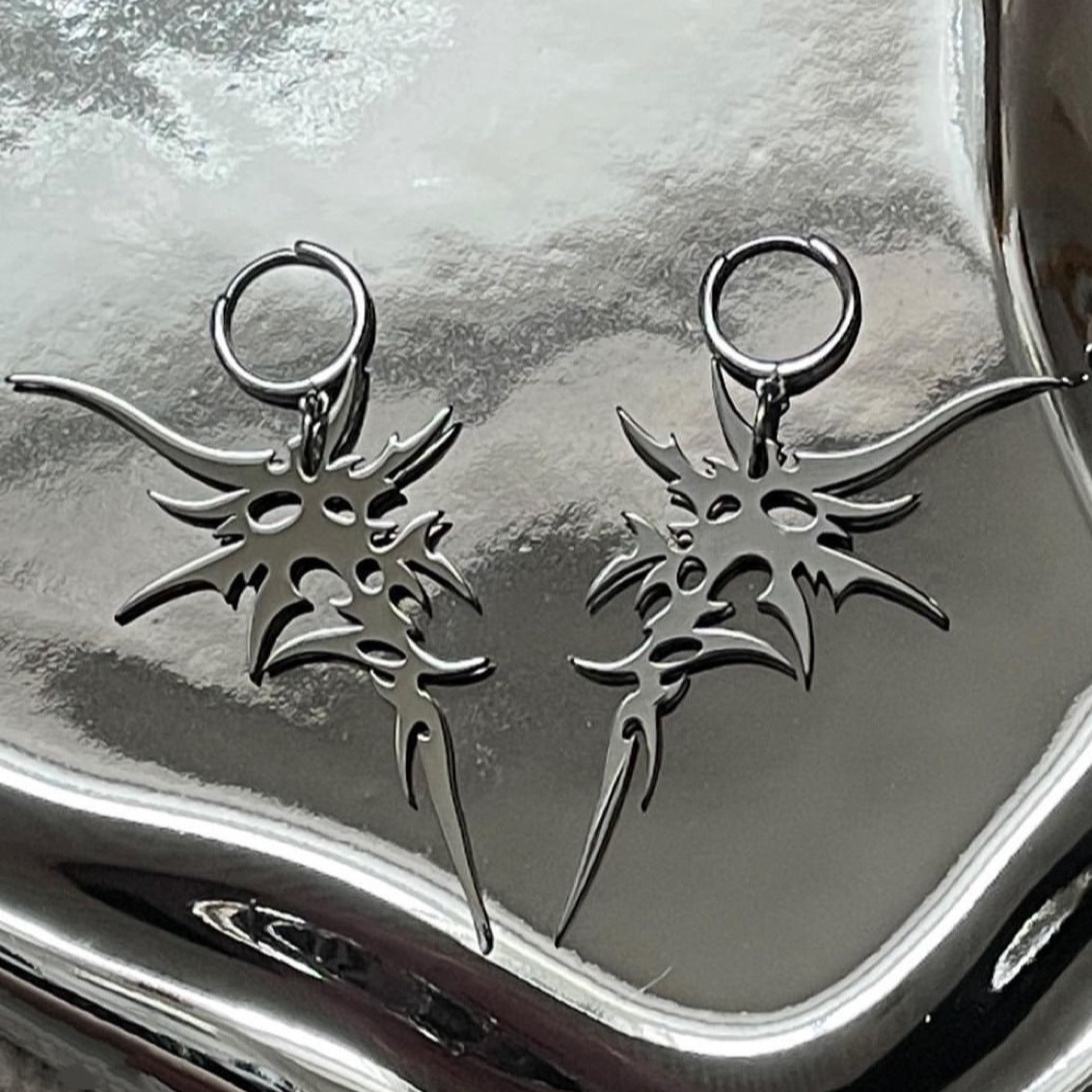 vAlternative Spike Earrings Silver Color