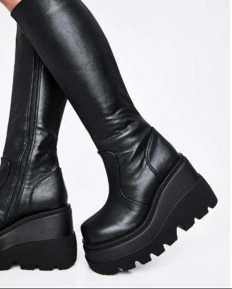 Black Tight Fitting Knee Platform Boots Goth